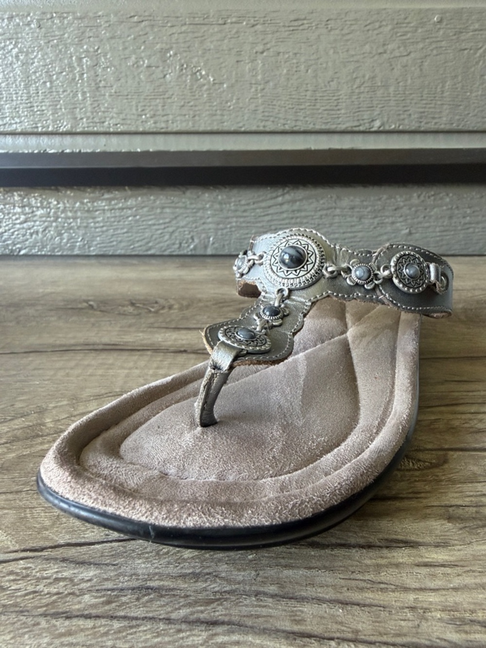 MINNETONKA Women’s Sandals size 8
